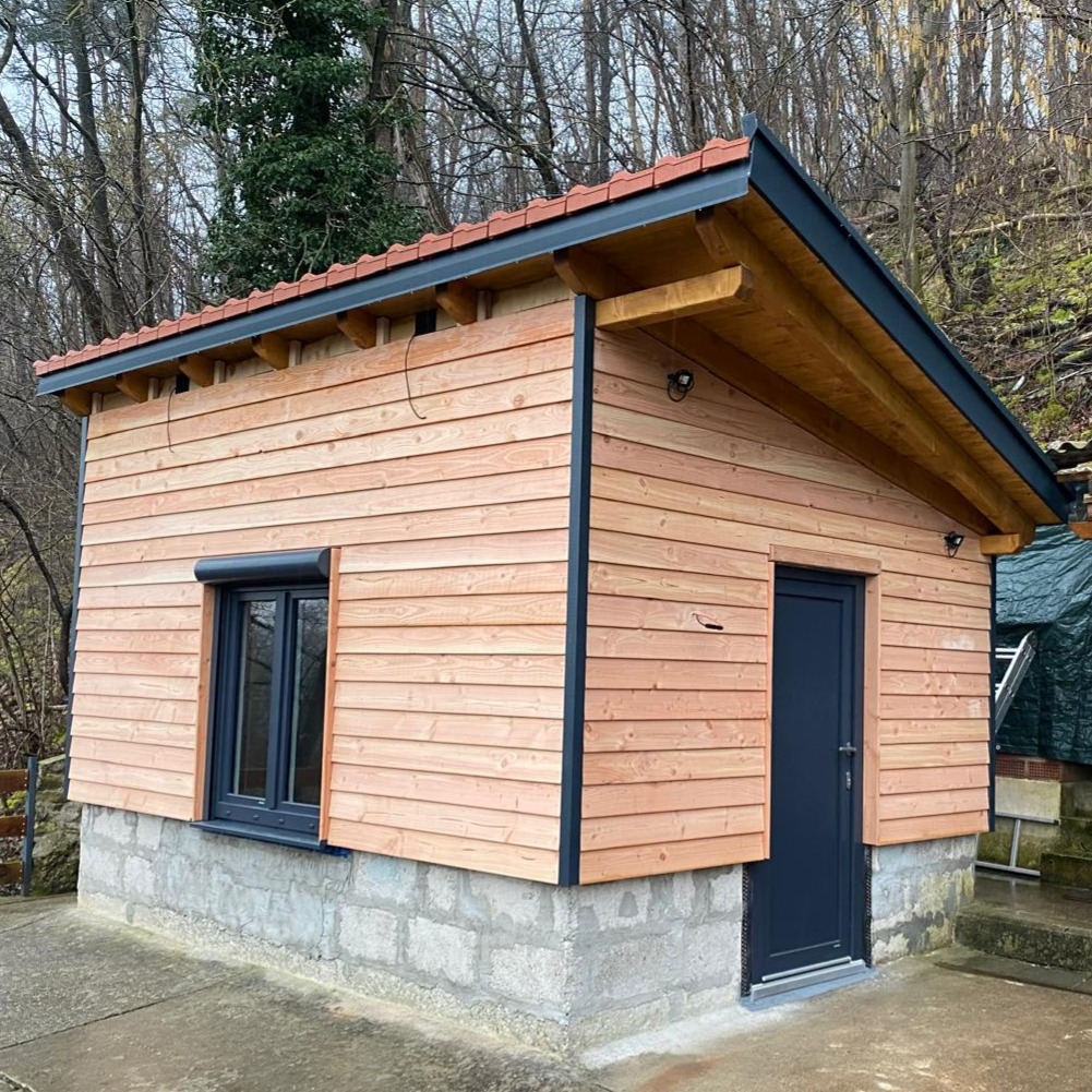 Referenzen: Sanierte Hütte im Wald