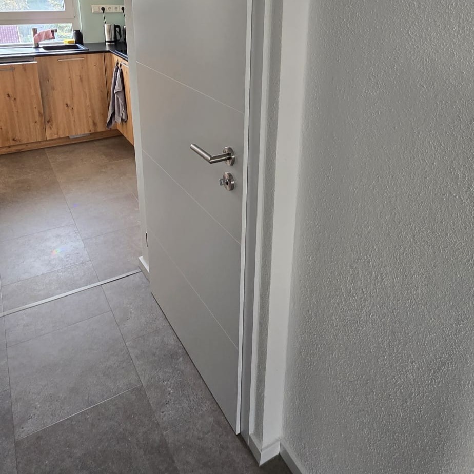 Weiße Zimmertüre in Mühlacker